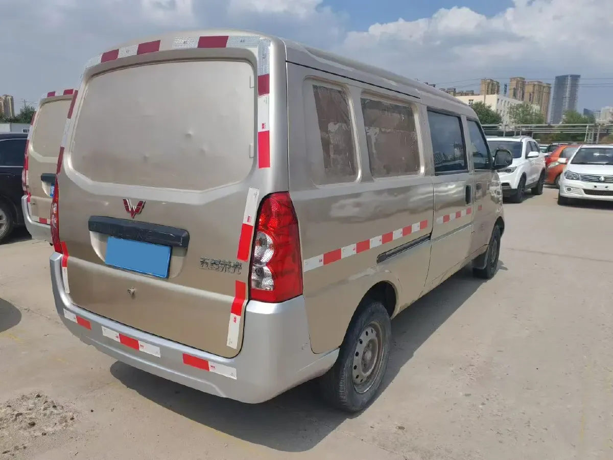 2020 WuLing RongGuang 1.5L 99HP L4 5MT,autocango,china used car exporter,china ev exporter,chinese used car exporter,chinese used ev exporter