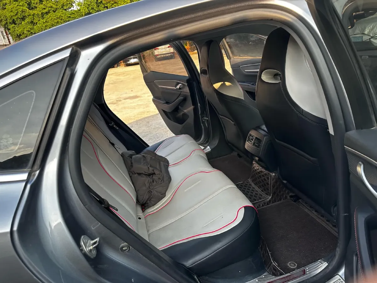 2022 Roewe RX5 MAX 1.5T 181HP L4 6AT,autocango,china used car exporter,china ev exporter,chinese used car exporter,chinese used ev exporter