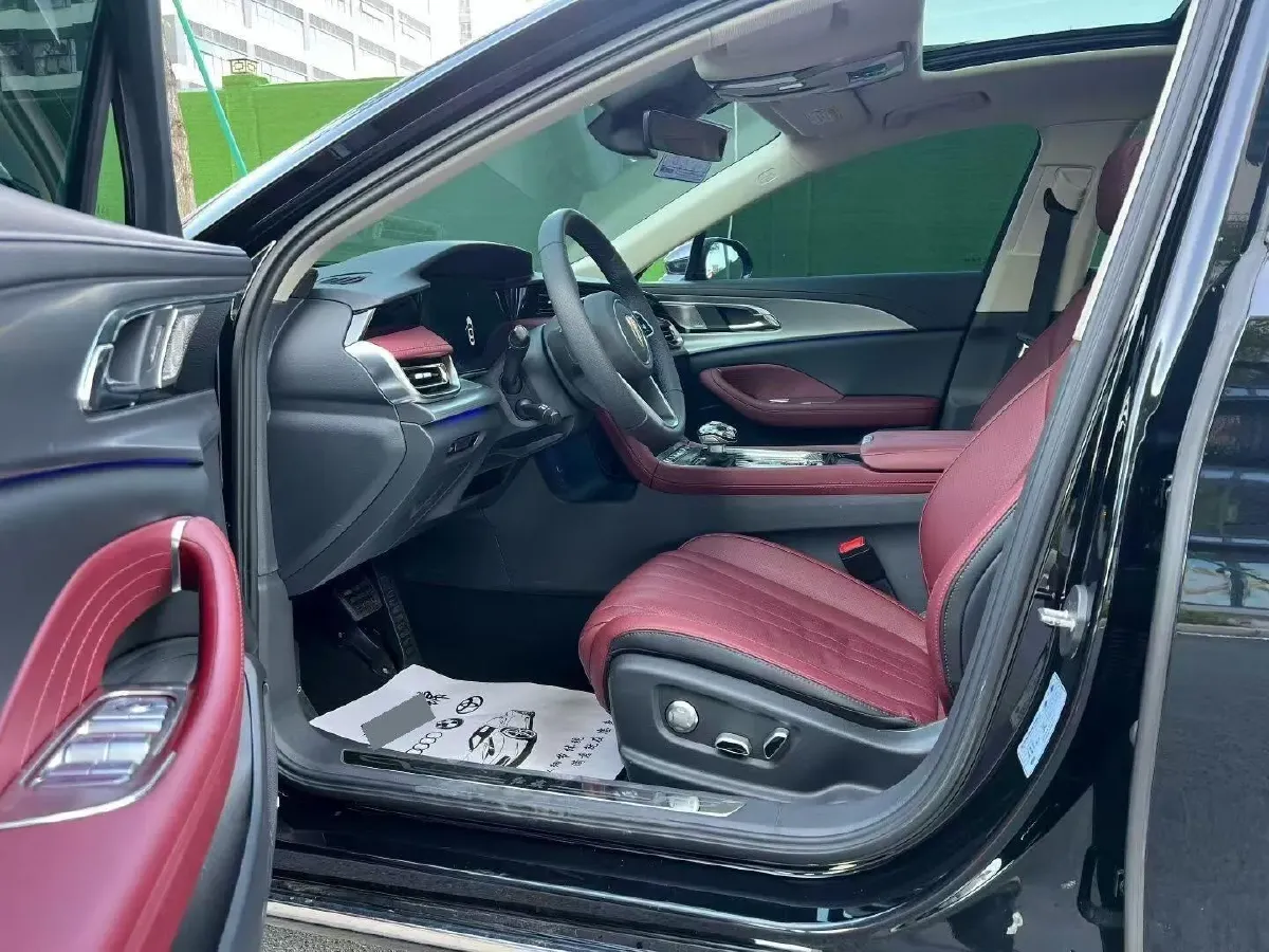 2024 HongQi H5 2.0T 224HP L4 8AT,autocango,china used car exporter,china ev exporter,chinese used car exporter,chinese used ev exporter