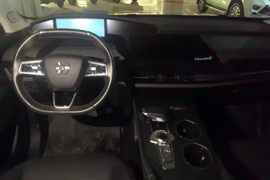 2021 ChangAn UNI-K 2.0T 233HP L4 8AT,autocango,china used car exporter,china ev exporter,chinese used car exporter,chinese used ev exporter