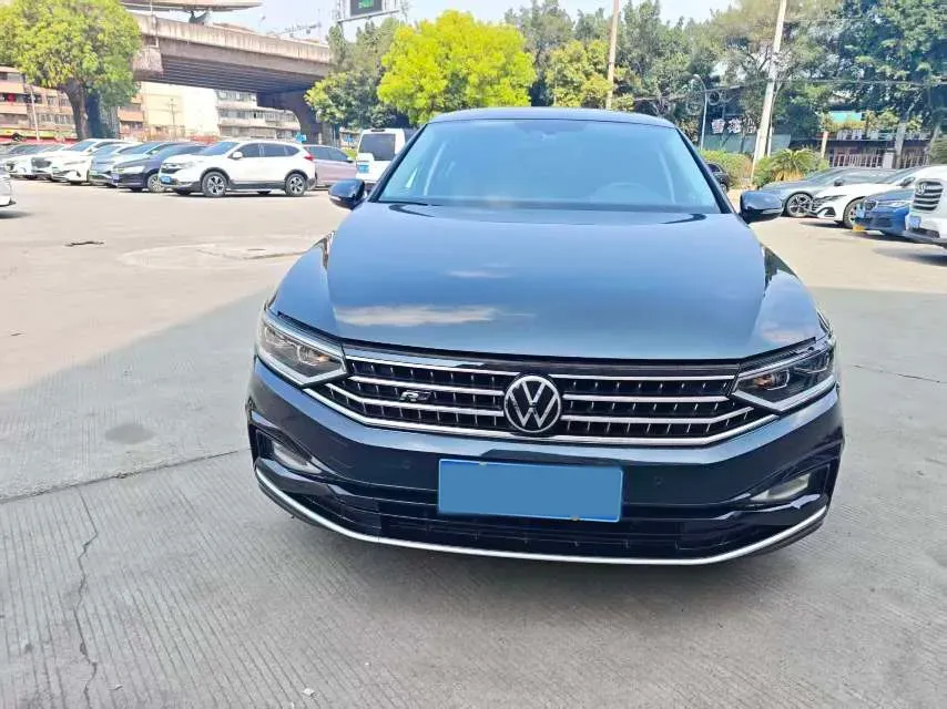 2023 Volkswagen Magotan 2.0T 186HP L4 7DCT,autocango,china used car exporter,china ev exporter,chinese used car exporter,chinese used ev exporter