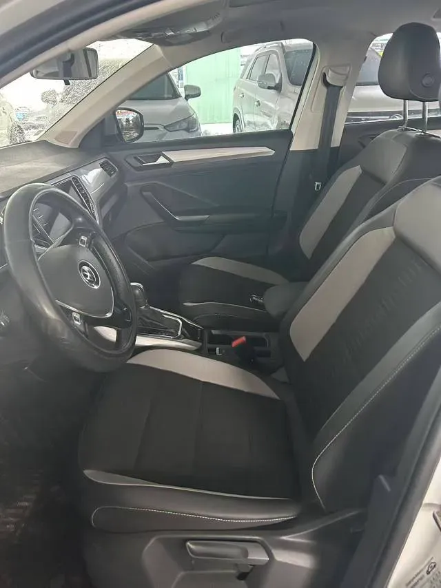 2022 Volkswagen T-Roc 1.4T 150HP L4 7DCT,autocango,china used car exporter,china ev exporter,chinese used car exporter,chinese used ev exporter