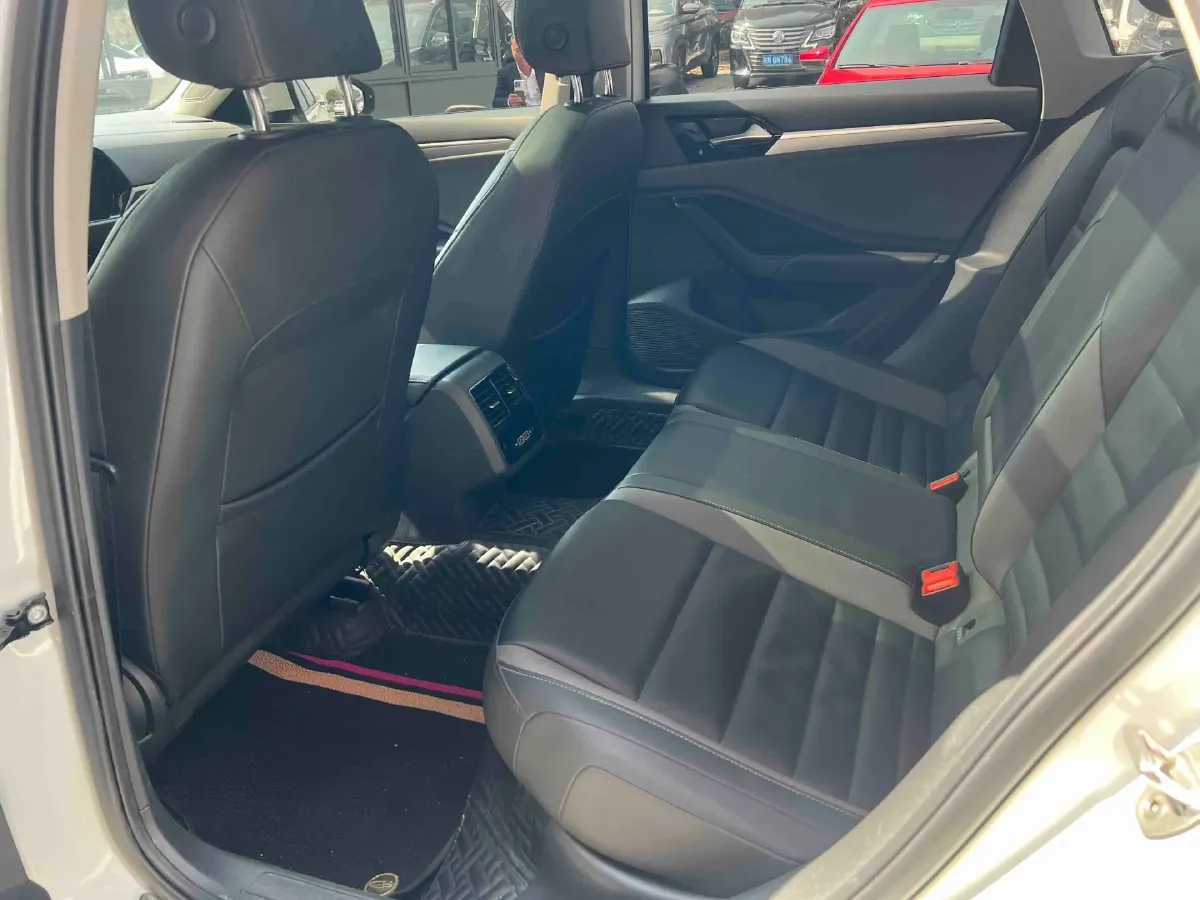 2019 Jeep Renegade 1.3T 173HP L4 7DCT,autocango,china used car exporter,china ev exporter,chinese used car exporter,chinese used ev exporter