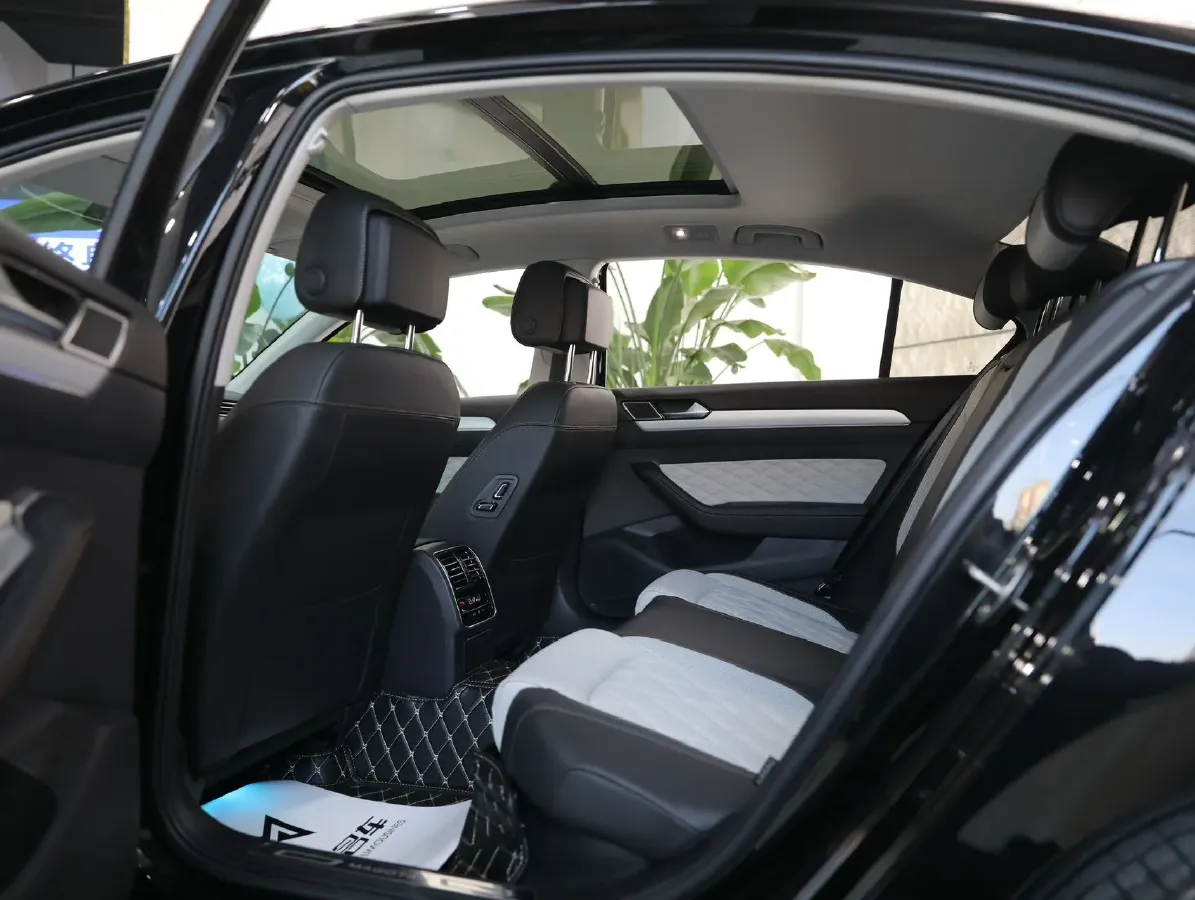 2024 Volkswagen Magotan 2.0T 186HP L4 7DCT,autocango,china used car exporter,china ev exporter,chinese used car exporter,chinese used ev exporter