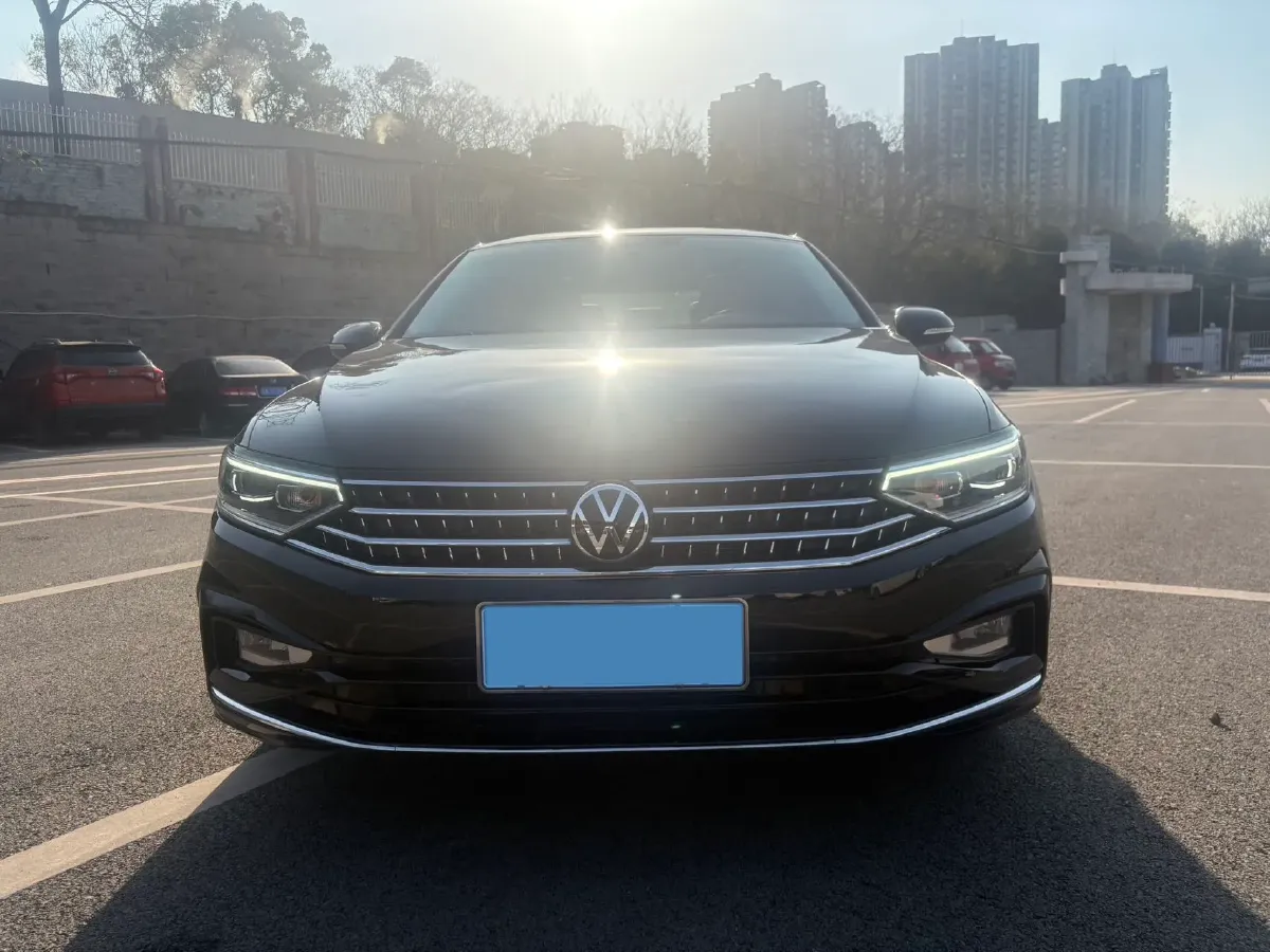 2025 Volkswagen Magotan 1.4T 150HP L4 7DCT,autocango,china used car exporter,china ev exporter,chinese used car exporter,chinese used ev exporter