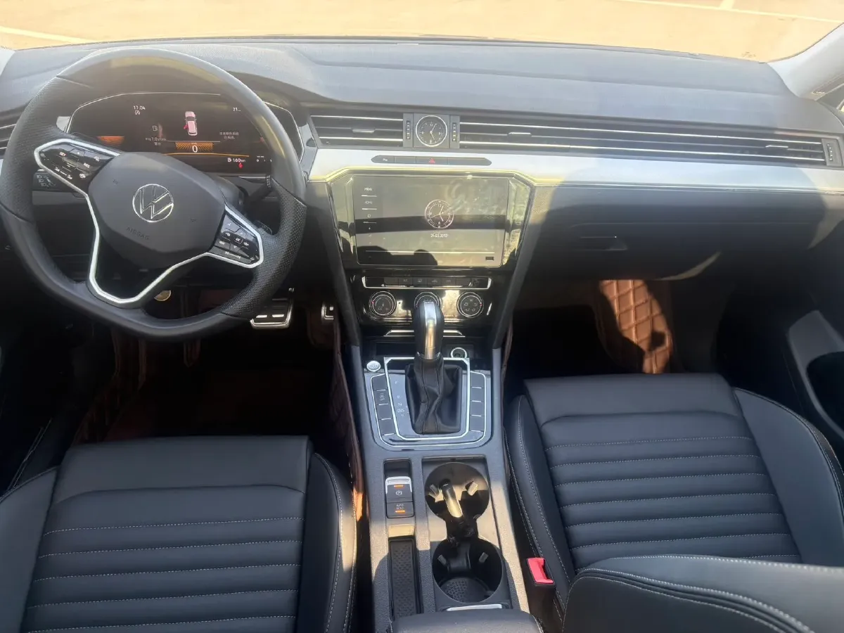 2025 Volkswagen Magotan 1.4T 150HP L4 7DCT,autocango,china used car exporter,china ev exporter,chinese used car exporter,chinese used ev exporter