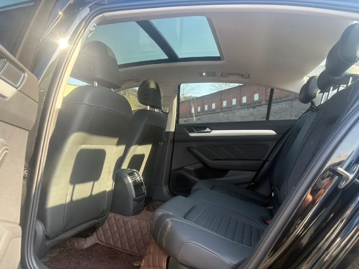 2025 Volkswagen Magotan 1.4T 150HP L4 7DCT,autocango,china used car exporter,china ev exporter,chinese used car exporter,chinese used ev exporter