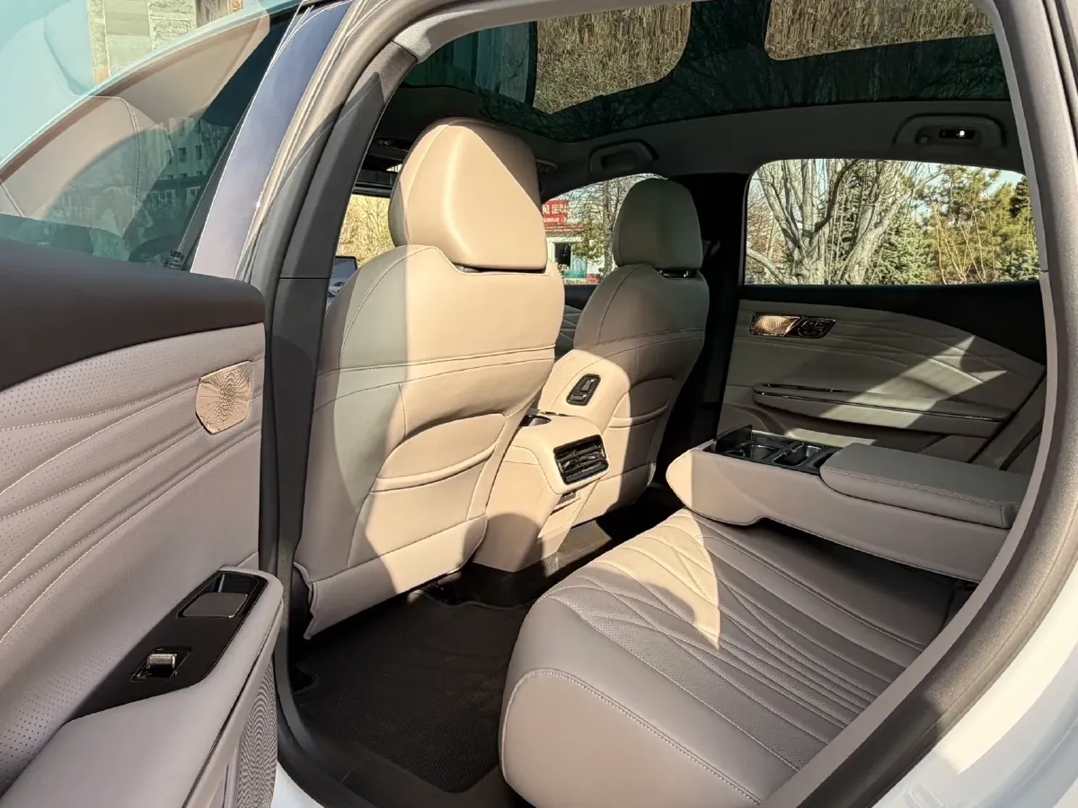 2025 Geely Galaxy Starshine 8 1.5L 112HP L4 1DHT PHEV,autocango,china used car exporter,china ev exporter,chinese used car exporter,chinese used ev exporter