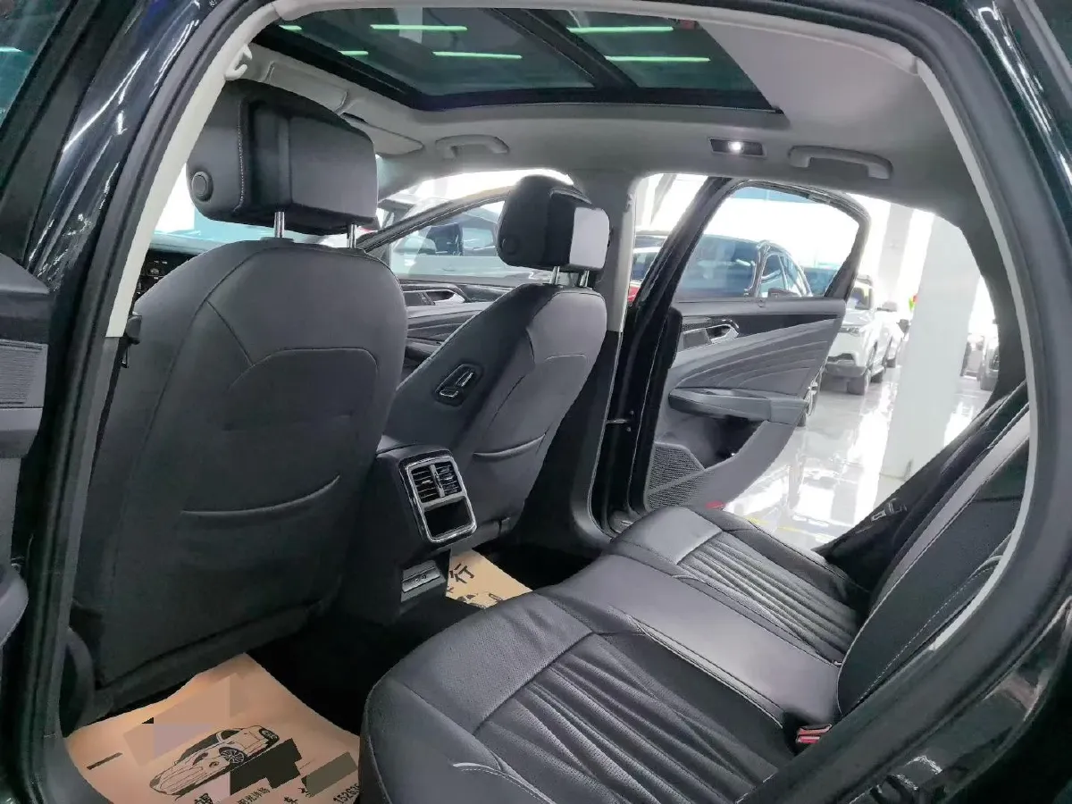 2022 Xpeng P7 BEV 60.2KWH,autocango,china used car exporter,china ev exporter,chinese used car exporter,chinese used ev exporter