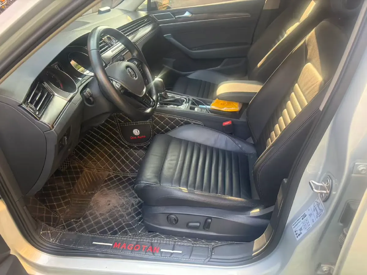 2018 Volkswagen Magotan 2.0T 220HP L4 7DCT,autocango,china used car exporter,china ev exporter,chinese used car exporter,chinese used ev exporter
