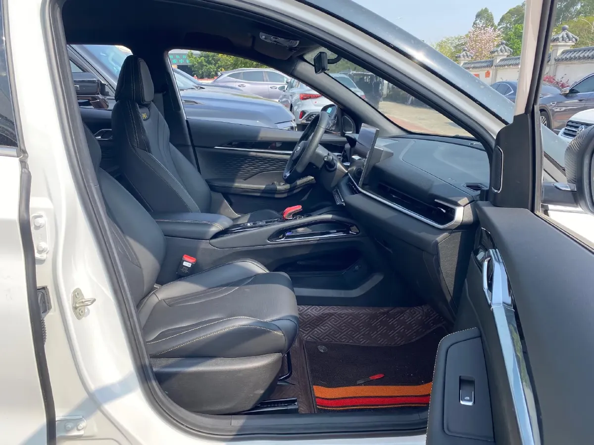 2025 Geely Coolray 1.5T 181HP L4 7DCT,autocango,china used car exporter,china ev exporter,chinese used car exporter,chinese used ev exporter