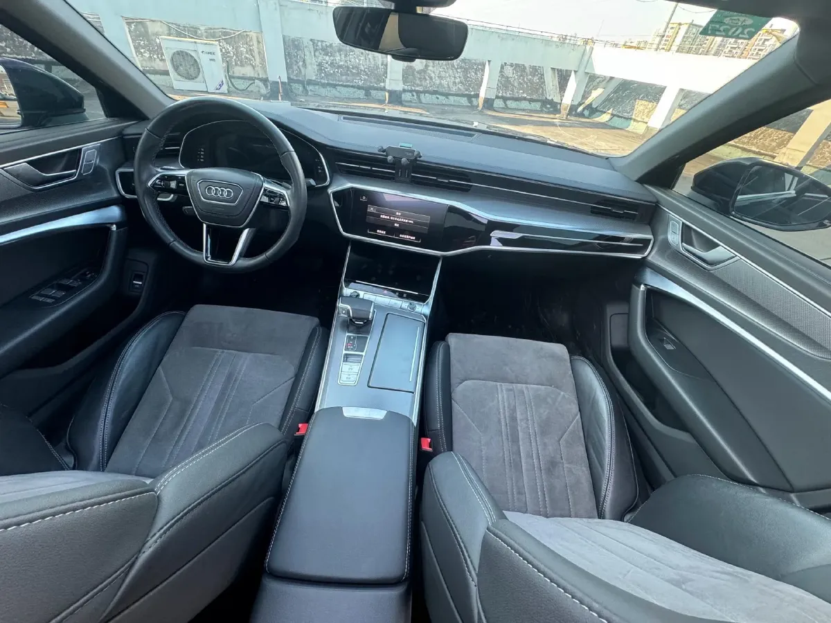 2023 Audi A6L 2.0T 190HP L4 7DCT,autocango,china used car exporter,china ev exporter,chinese used car exporter,chinese used ev exporter