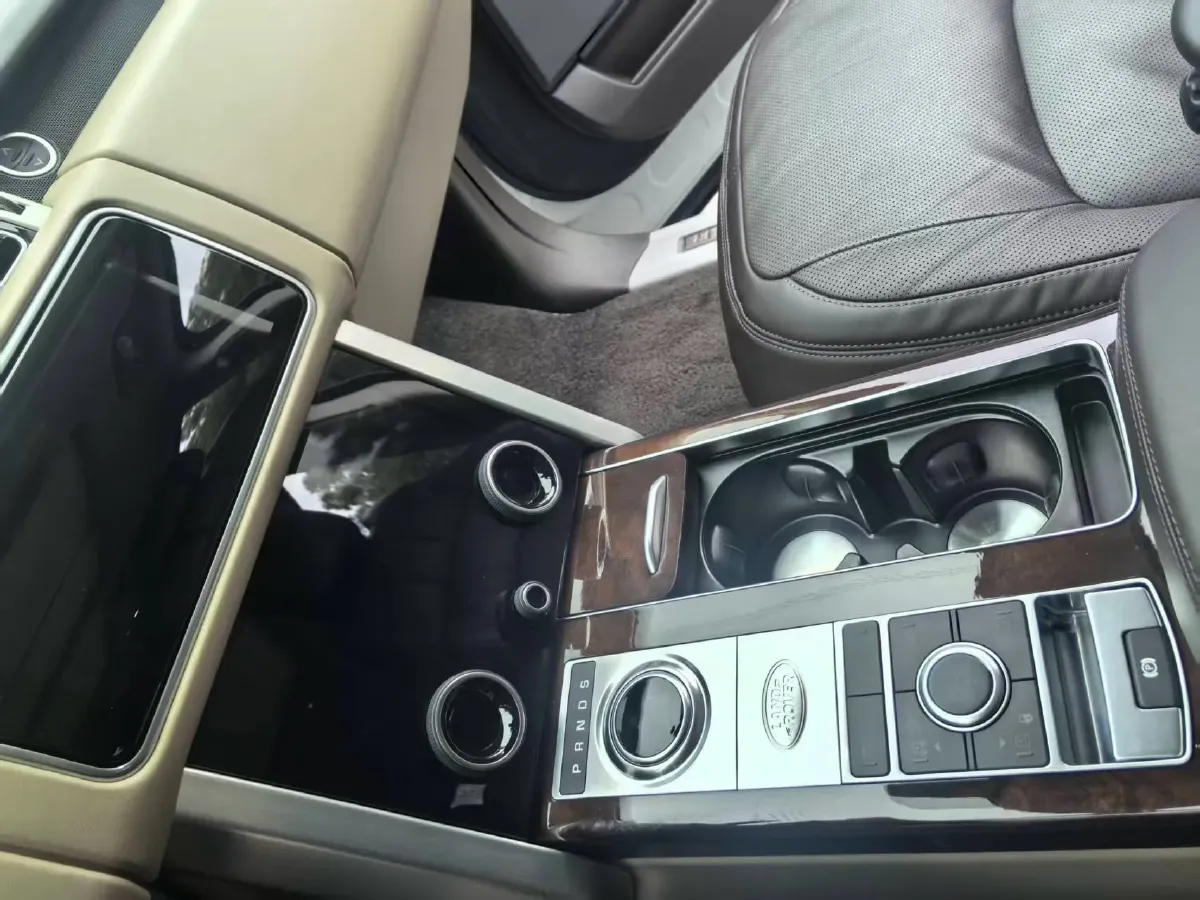 2022 Land Rover Range Rover 3.0T 400HP L6 8AT,autocango,china used car exporter,china ev exporter,chinese used car exporter,chinese used ev exporter