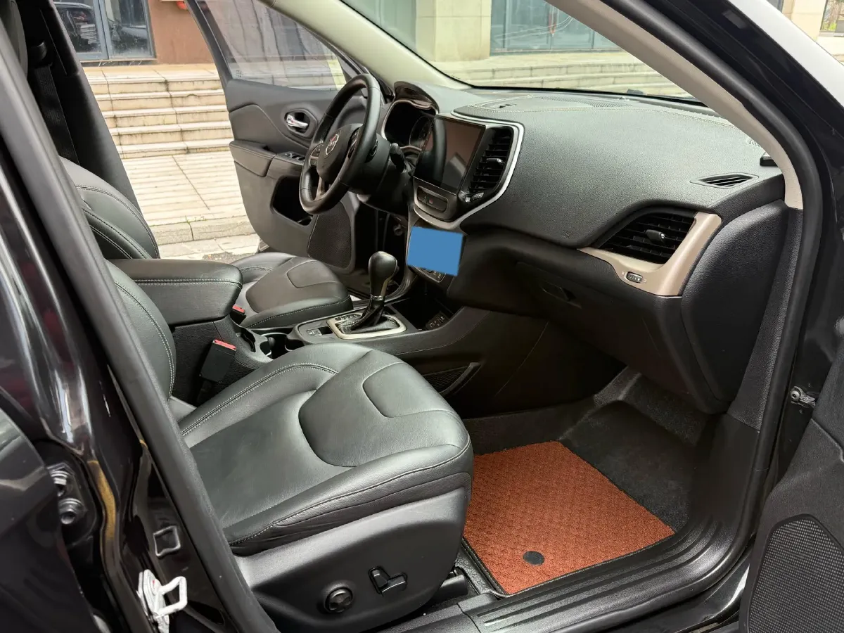 2017 Jeep Cherokee 2.0L 155HP L4 9AT,autocango,china used car exporter,china ev exporter,chinese used car exporter,chinese used ev exporter