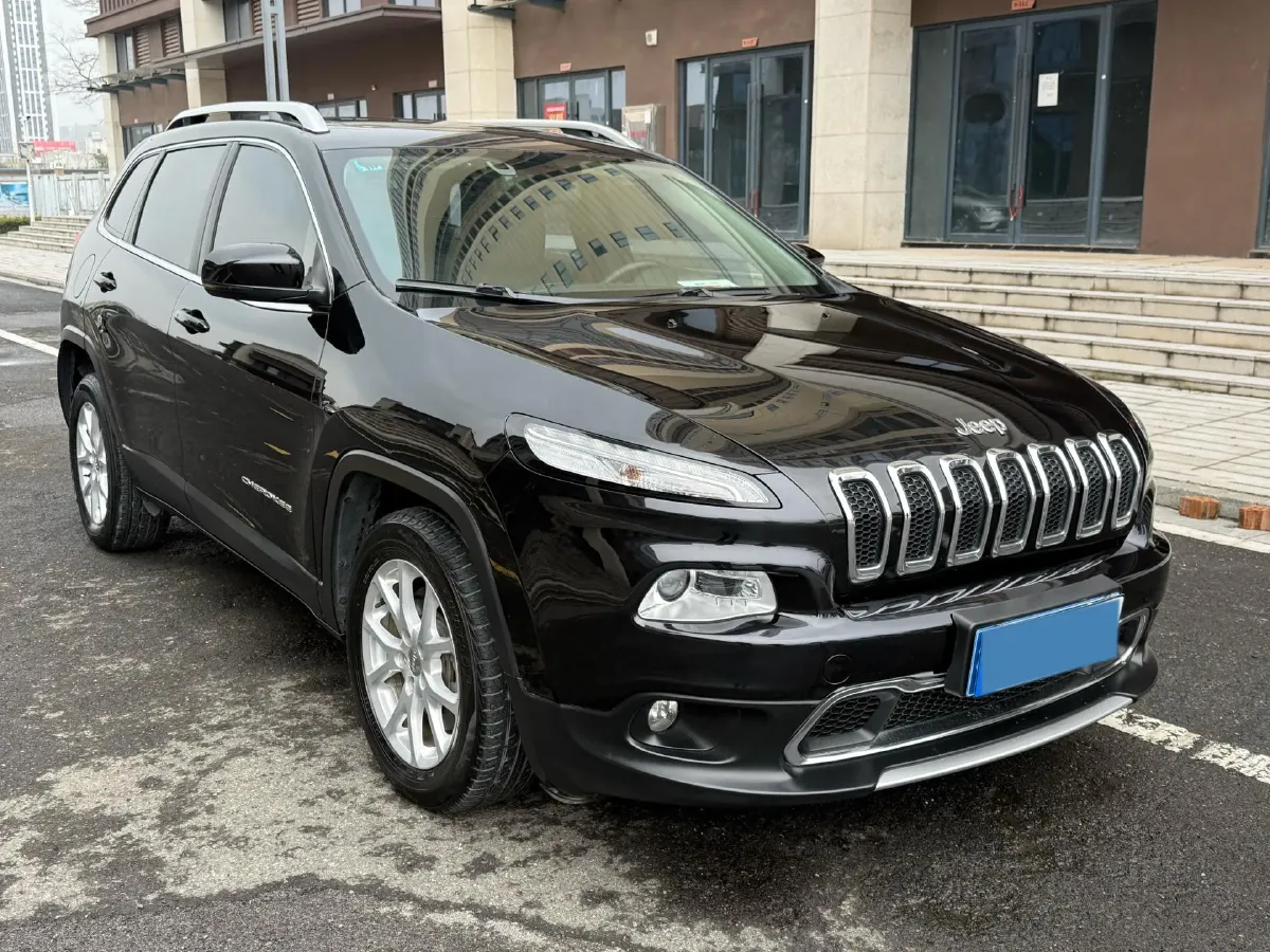 2017 Jeep Cherokee 2.0L 155HP L4 9AT,autocango,china used car exporter,china ev exporter,chinese used car exporter,chinese used ev exporter