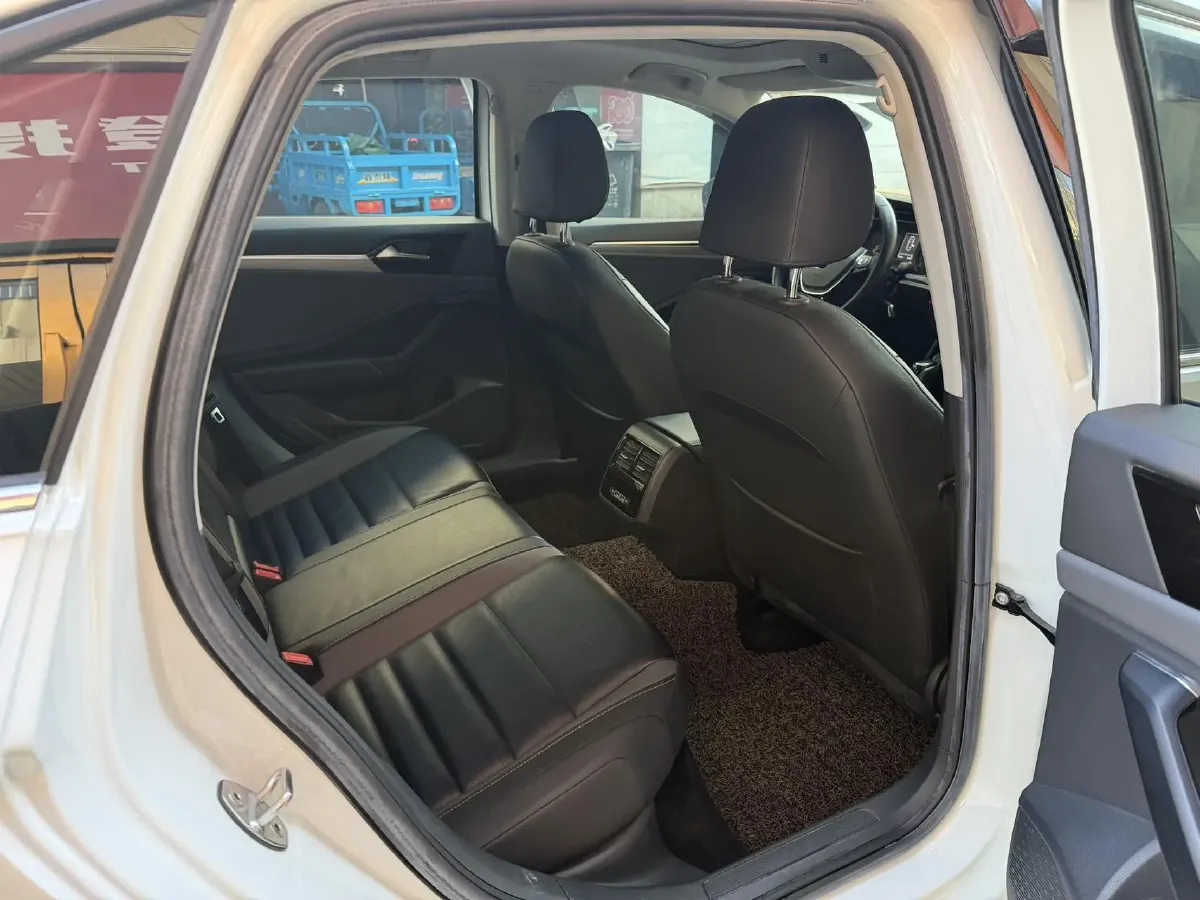 2019 Jeep Renegade 1.3T 173HP L4 7DCT,autocango,china used car exporter,china ev exporter,chinese used car exporter,chinese used ev exporter