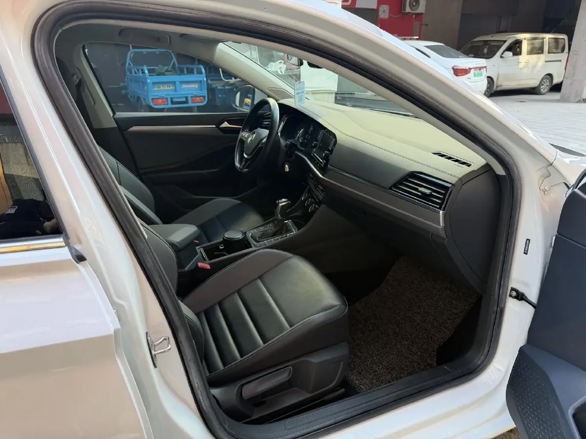 2019 Jeep Renegade 1.3T 173HP L4 7DCT,autocango,china used car exporter,china ev exporter,chinese used car exporter,chinese used ev exporter