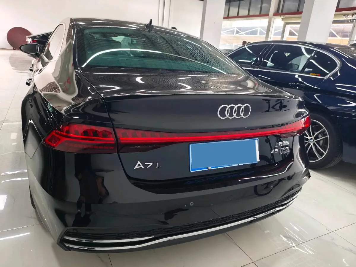 2022 Audi A7L 2.0T 245HP L4 7DCT,autocango,china used car exporter,china ev exporter,chinese used car exporter,chinese used ev exporter