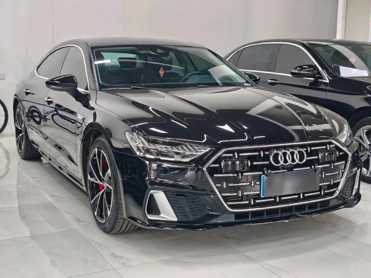 2022 Audi A7L 2.0T 245HP L4 7DCT,autocango,china used car exporter,china ev exporter,chinese used car exporter,chinese used ev exporter
