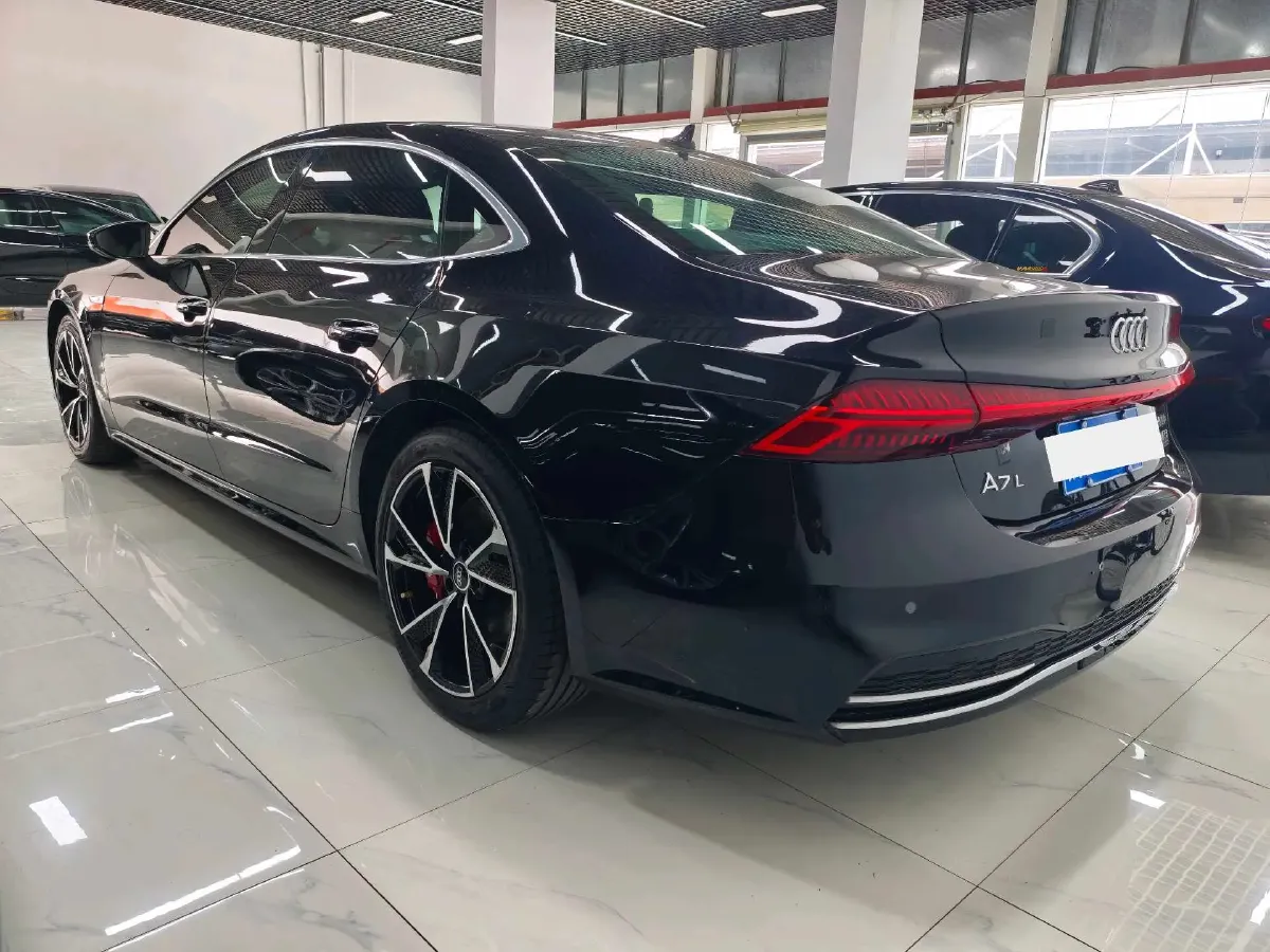 2022 Audi A7L 2.0T 245HP L4 7DCT,autocango,china used car exporter,china ev exporter,chinese used car exporter,chinese used ev exporter