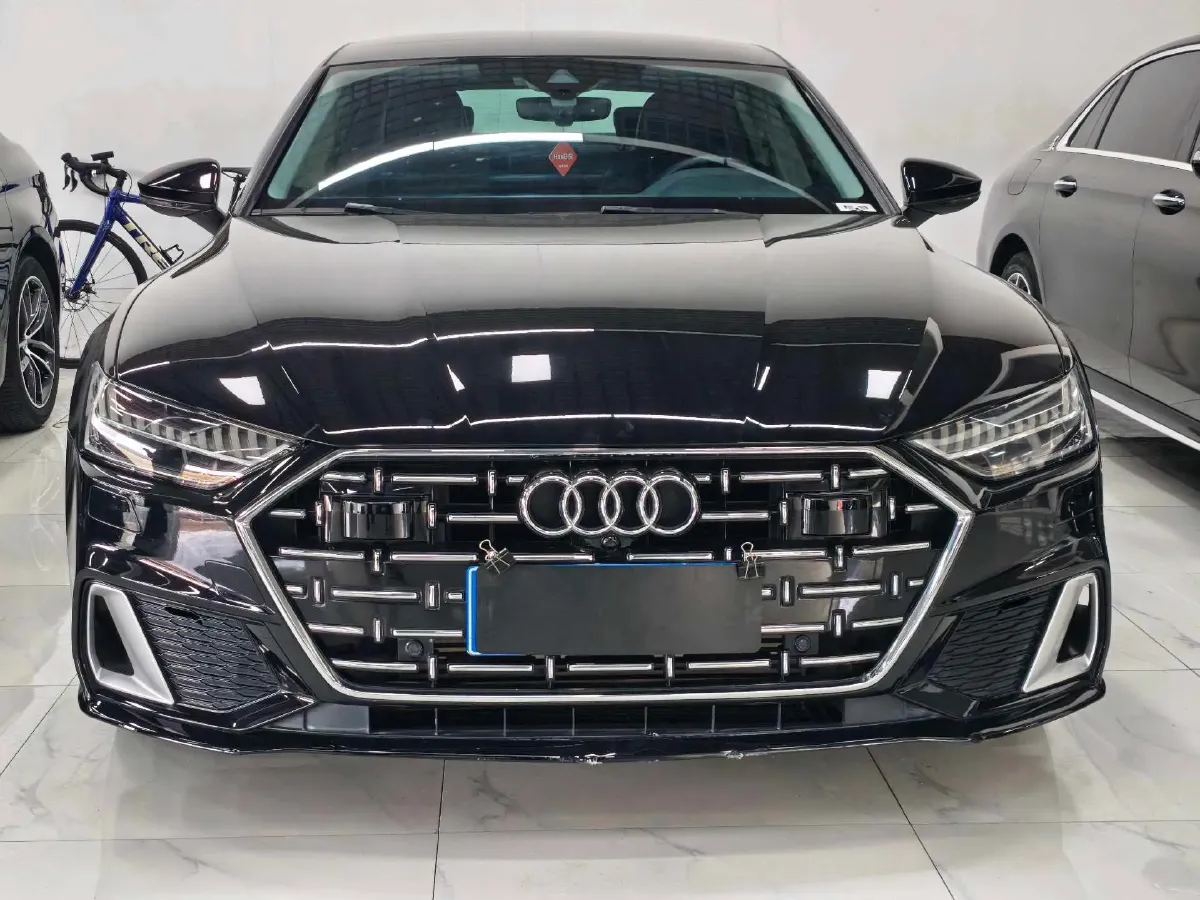 2022 Audi A7L 2.0T 245HP L4 7DCT,autocango,china used car exporter,china ev exporter,chinese used car exporter,chinese used ev exporter