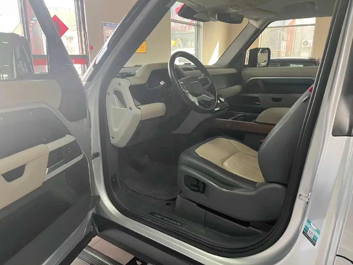 2021 Land Rover Defender 3.0T 400HP L6 8AT,autocango,china used car exporter,china ev exporter,chinese used car exporter,chinese used ev exporter