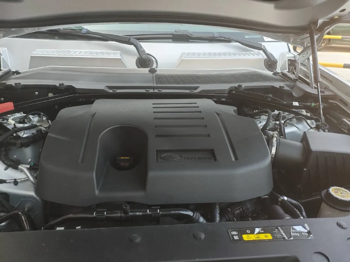 2021 Land Rover Defender 3.0T 400HP L6 8AT,autocango,china used car exporter,china ev exporter,chinese used car exporter,chinese used ev exporter