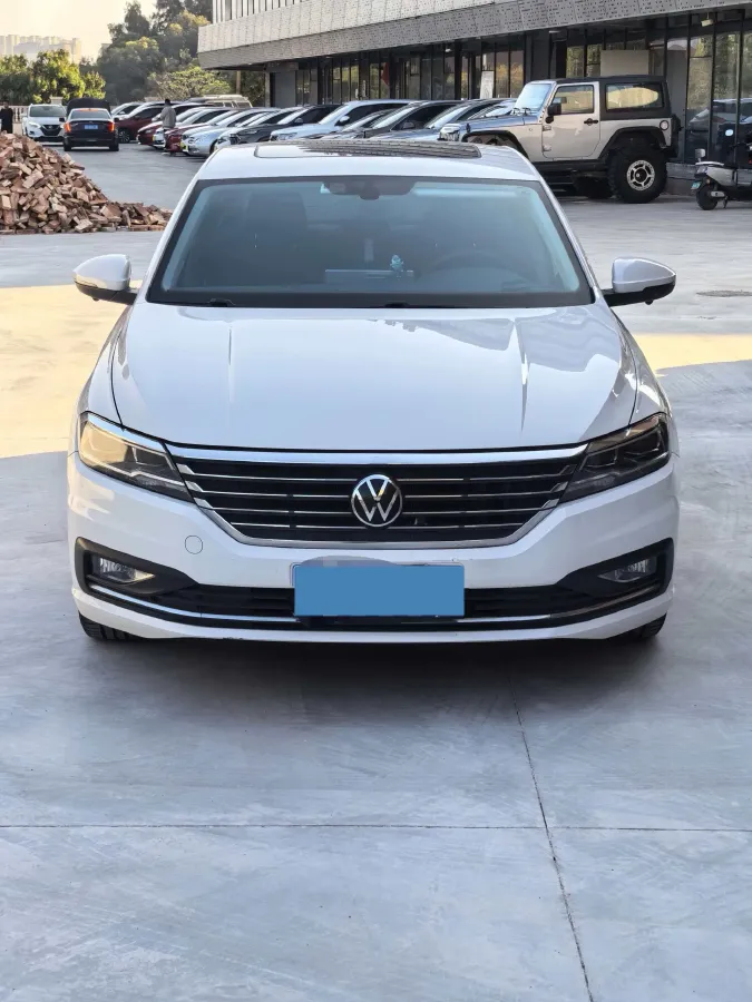 2022 Bestune B70 2.0T 224HP L4 6AT,autocango,china used car exporter,china ev exporter,chinese used car exporter,chinese used ev exporter