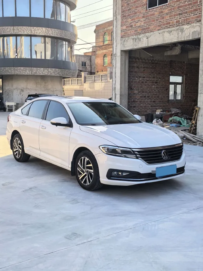 2022 Bestune B70 2.0T 224HP L4 6AT,autocango,china used car exporter,china ev exporter,chinese used car exporter,chinese used ev exporter