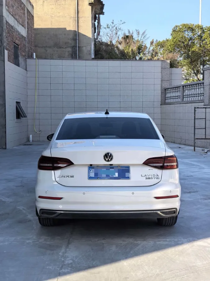 2022 Bestune B70 2.0T 224HP L4 6AT,autocango,china used car exporter,china ev exporter,chinese used car exporter,chinese used ev exporter