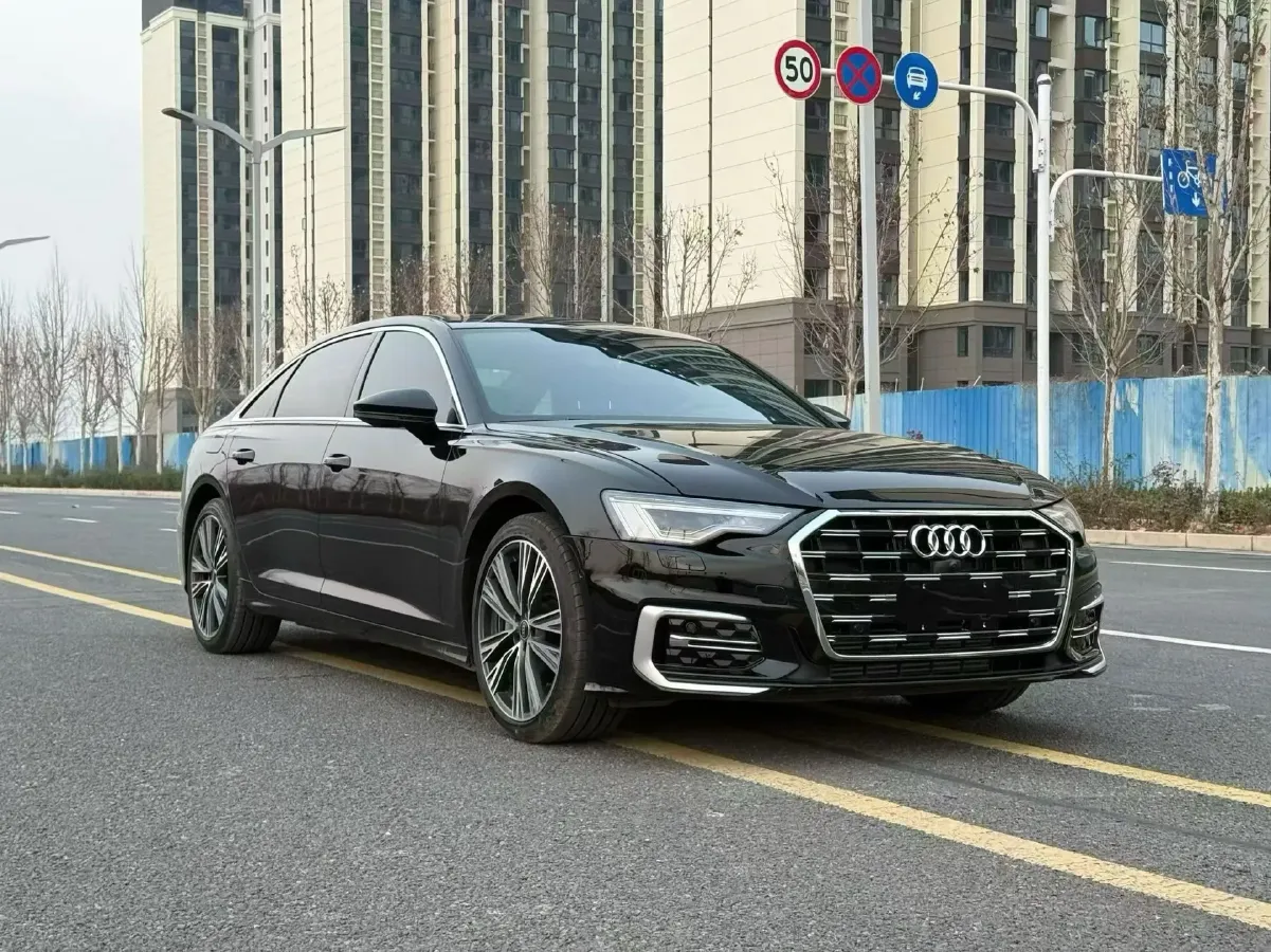 2025 Audi A6L 2.0T 245HP L4 7DCT,autocango,china used car exporter,china ev exporter,chinese used car exporter,chinese used ev exporter