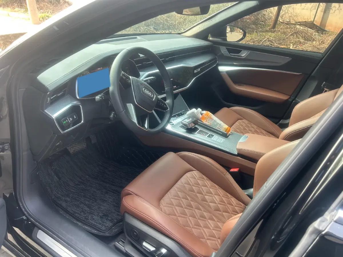 2025 Audi A6L 2.0T 245HP L4 7DCT,autocango,china used car exporter,china ev exporter,chinese used car exporter,chinese used ev exporter