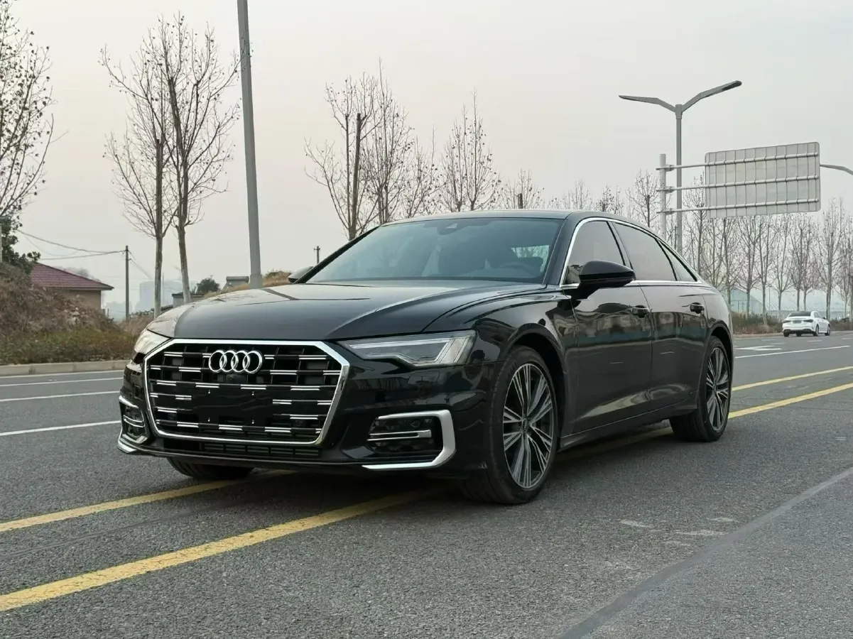 2025 Audi A6L 2.0T 245HP L4 7DCT,autocango,china used car exporter,china ev exporter,chinese used car exporter,chinese used ev exporter
