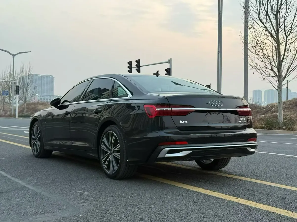2025 Audi A6L 2.0T 245HP L4 7DCT,autocango,china used car exporter,china ev exporter,chinese used car exporter,chinese used ev exporter