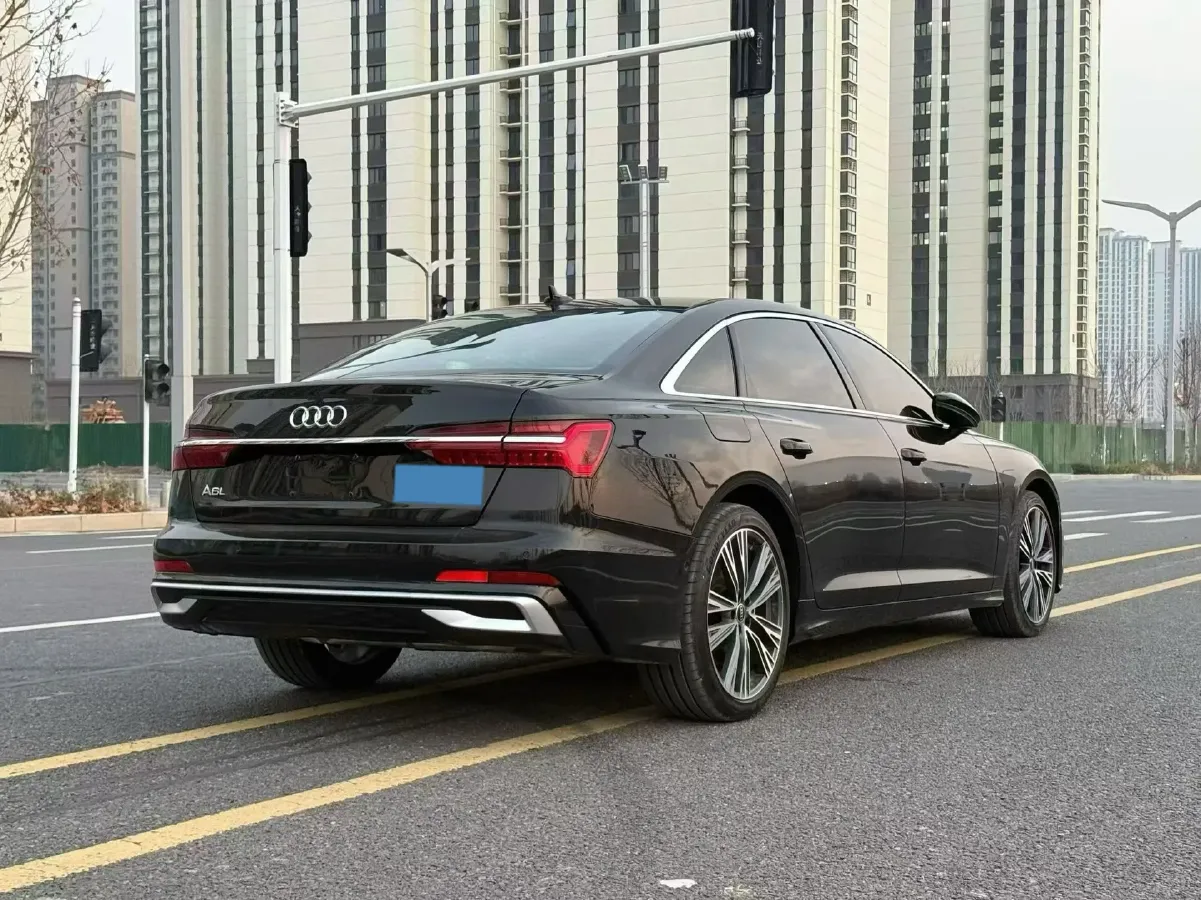 2025 Audi A6L 2.0T 245HP L4 7DCT,autocango,china used car exporter,china ev exporter,chinese used car exporter,chinese used ev exporter