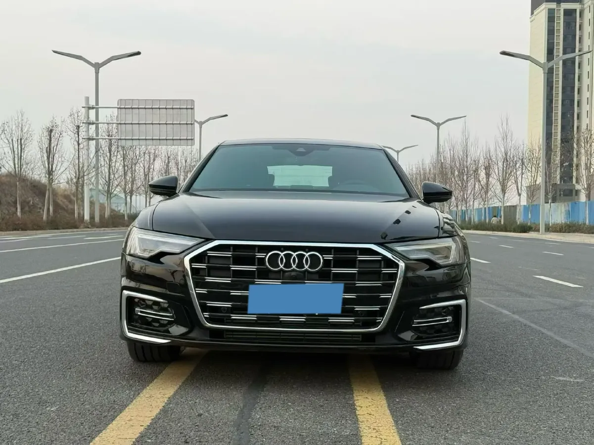2025 Audi A6L 2.0T 245HP L4 7DCT,autocango,china used car exporter,china ev exporter,chinese used car exporter,chinese used ev exporter