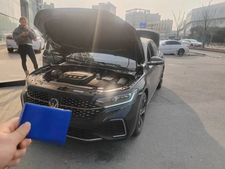 2025 Volkswagen Passat 2.0T 220HP L4 7DCT,autocango,china used car exporter,china ev exporter,chinese used car exporter,chinese used ev exporter