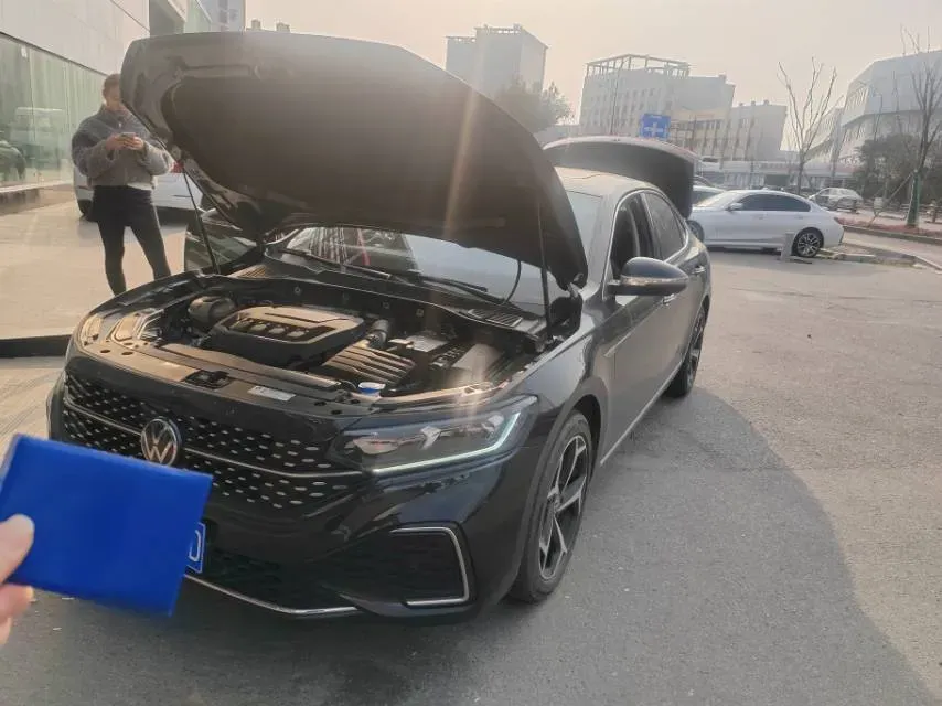2025 Volkswagen Passat 2.0T 220HP L4 7DCT,autocango,china used car exporter,china ev exporter,chinese used car exporter,chinese used ev exporter