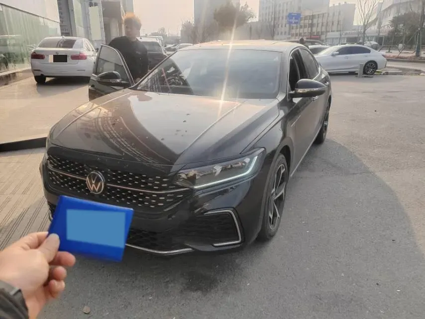 2025 Volkswagen Passat 2.0T 220HP L4 7DCT,autocango,china used car exporter,china ev exporter,chinese used car exporter,chinese used ev exporter
