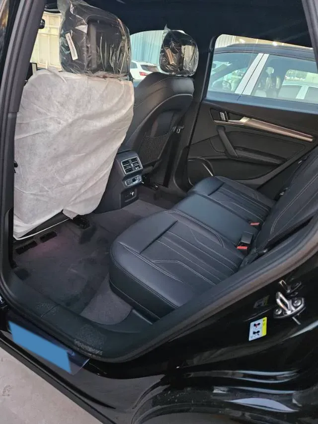 2026 Audi Q5L 2.0T 190HP L4 7DCT,autocango,china used car exporter,china ev exporter,chinese used car exporter,chinese used ev exporter