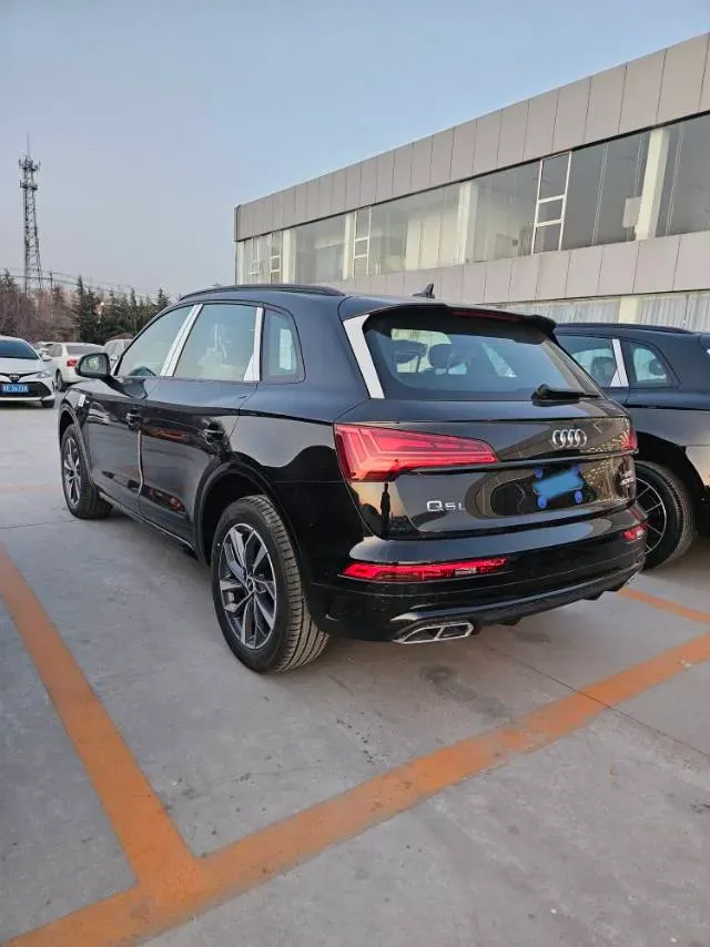 2026 Audi Q5L 2.0T 190HP L4 7DCT,autocango,china used car exporter,china ev exporter,chinese used car exporter,chinese used ev exporter