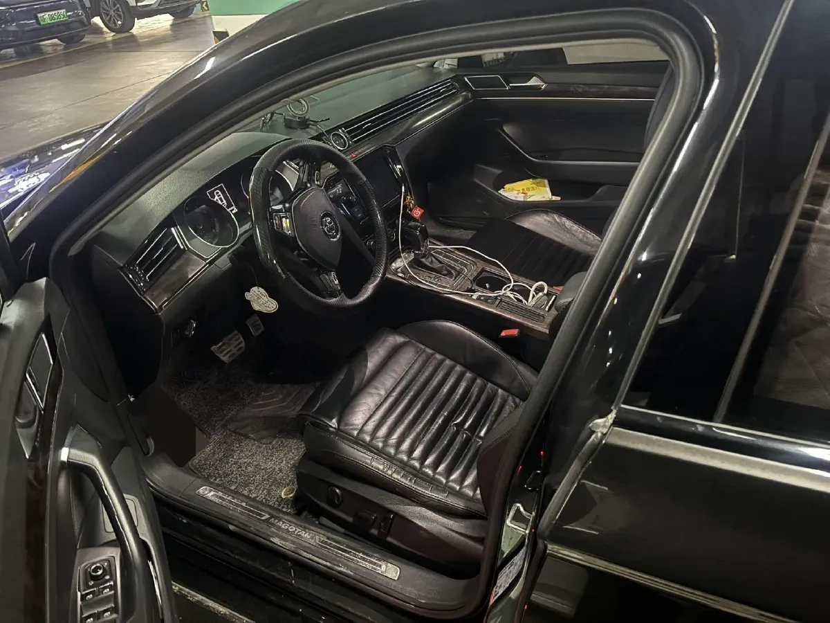 2019 Volkswagen Magotan 2.0T 186HP L4 7DCT,autocango,china used car exporter,china ev exporter,chinese used car exporter,chinese used ev exporter