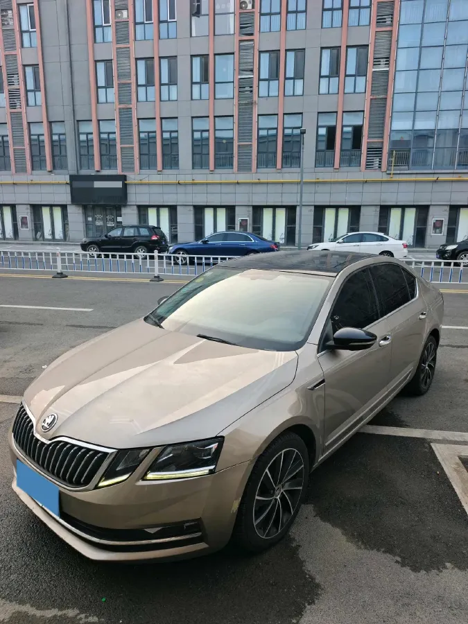 2018 Skoda Octavia 1.4T 150HP L4 7DCT,autocango,china used car exporter,china ev exporter,chinese used car exporter,chinese used ev exporter