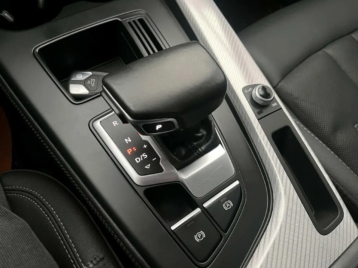 2020 Audi A4L 2.0T 190HP L4 7DCT,autocango,china used car exporter,china ev exporter,chinese used car exporter,chinese used ev exporter