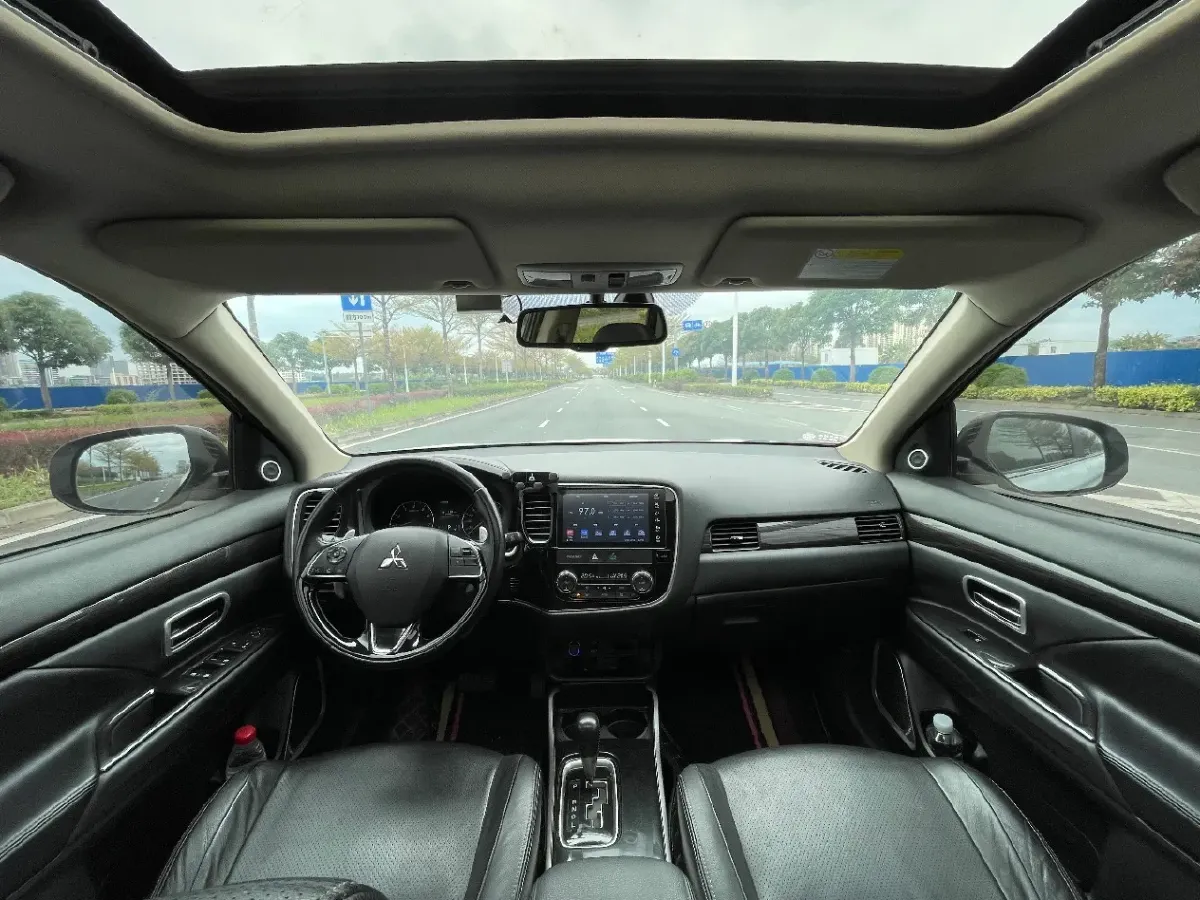 2018 Mitsubishi Outlander 2.4L 192HP L4 CVT,autocango,china used car exporter,china ev exporter,chinese used car exporter,chinese used ev exporter