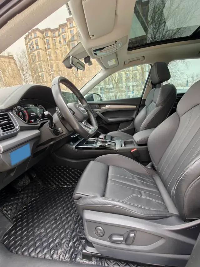 2022 Audi Q5L 2.0T 190HP L4 7DCT,autocango,china used car exporter,china ev exporter,chinese used car exporter,chinese used ev exporter