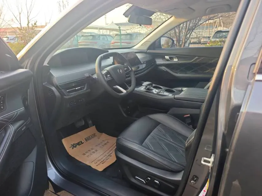 2024 ChangAn UNI-K 2.0T 233HP L4 8AT,autocango,china used car exporter,china ev exporter,chinese used car exporter,chinese used ev exporter