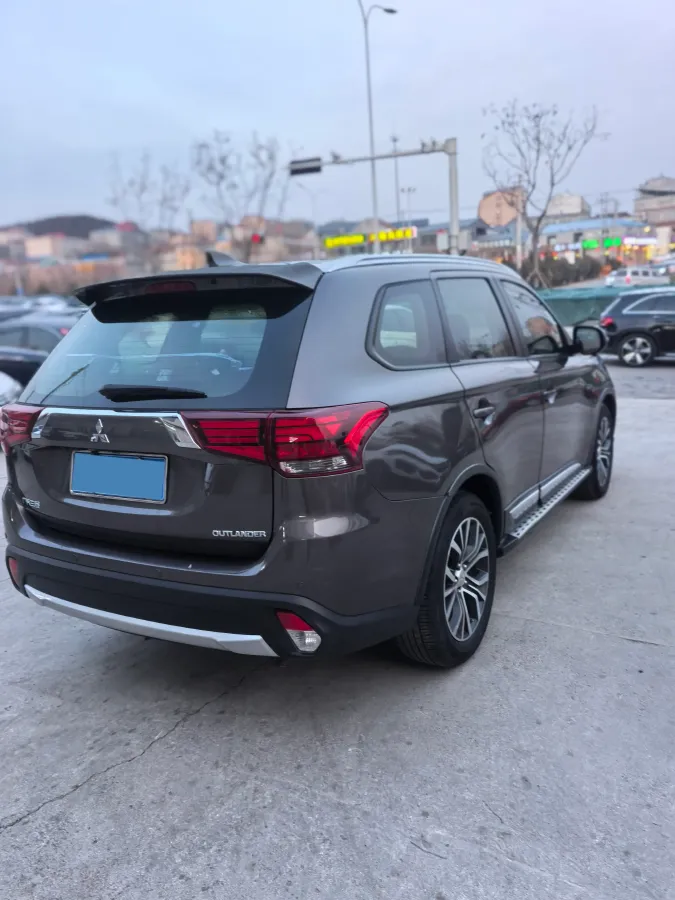 2018 Mitsubishi Outlander 2.0L 166HP L4 CVT,autocango,china used car exporter,china ev exporter,chinese used car exporter,chinese used ev exporter