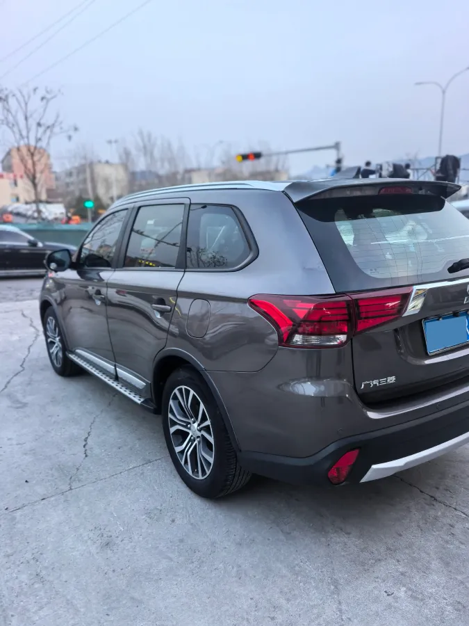 2018 Mitsubishi Outlander 2.0L 166HP L4 CVT,autocango,china used car exporter,china ev exporter,chinese used car exporter,chinese used ev exporter