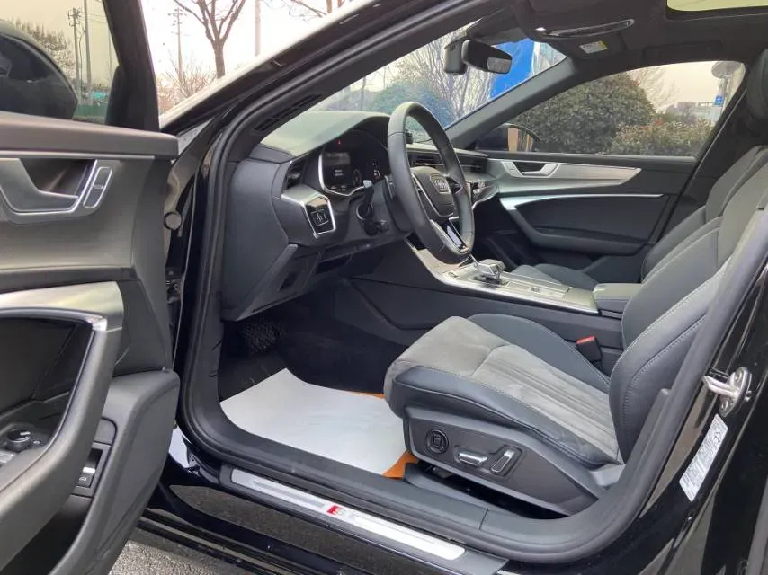 2023 Audi A6L 2.0T 190HP L4 7DCT,autocango,china used car exporter,china ev exporter,chinese used car exporter,chinese used ev exporter